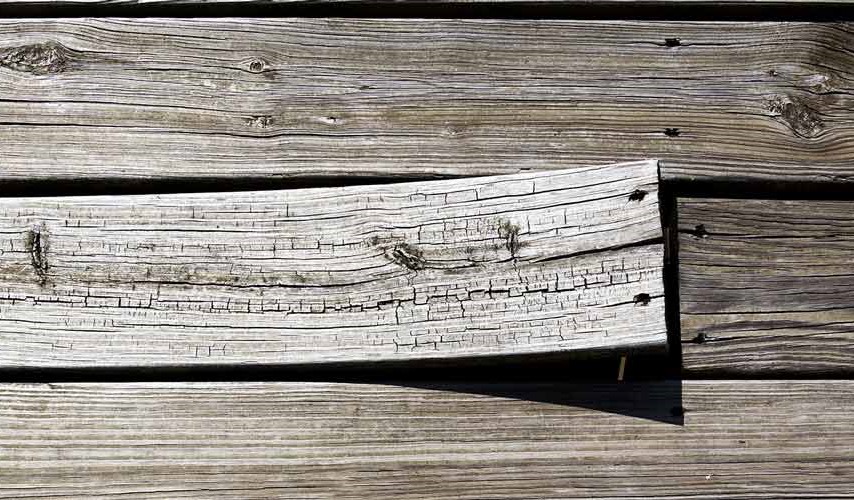 علت تاب برداشتن درب چوبی